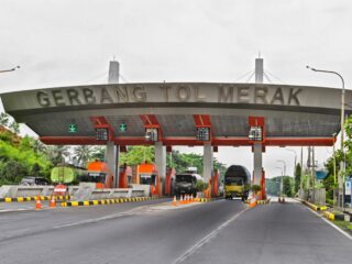 Update Info Lalu Lintas Nataru, Sekitar 1,3 Juta Kendaraan Melintasi Tol Tangerang-Merak