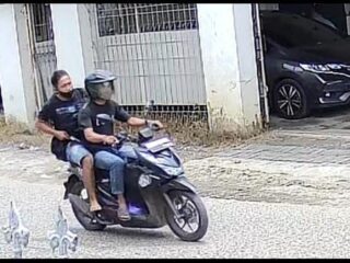 Terekam CCTV Aksi Curanmor di Sukamaju Gagal, Diduga Pelaku Dikejar Warga dan Buang Tembakan