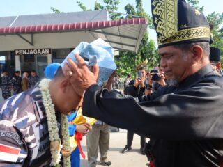 Upacara Tradisi Penyambutan Komandan Baru Lanal Dumai, Simbol Komitmen Dedikasi dan Loyalitas Prajurit