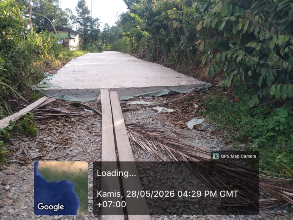 Diduga Proyek Bodong, Jalan Betonisasi di Serang Bermasalah: Kualitas di Bawah Standar dan Tanpa Papan Informasi 1 intipena.com 24812