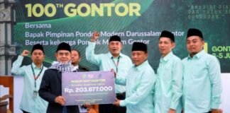 Alumni Angkatan 2003 Serahkan Wakaf Rp203,677 Juta untuk Syukuran 100 Tahun Pondok Modern Darussalam Gontor
